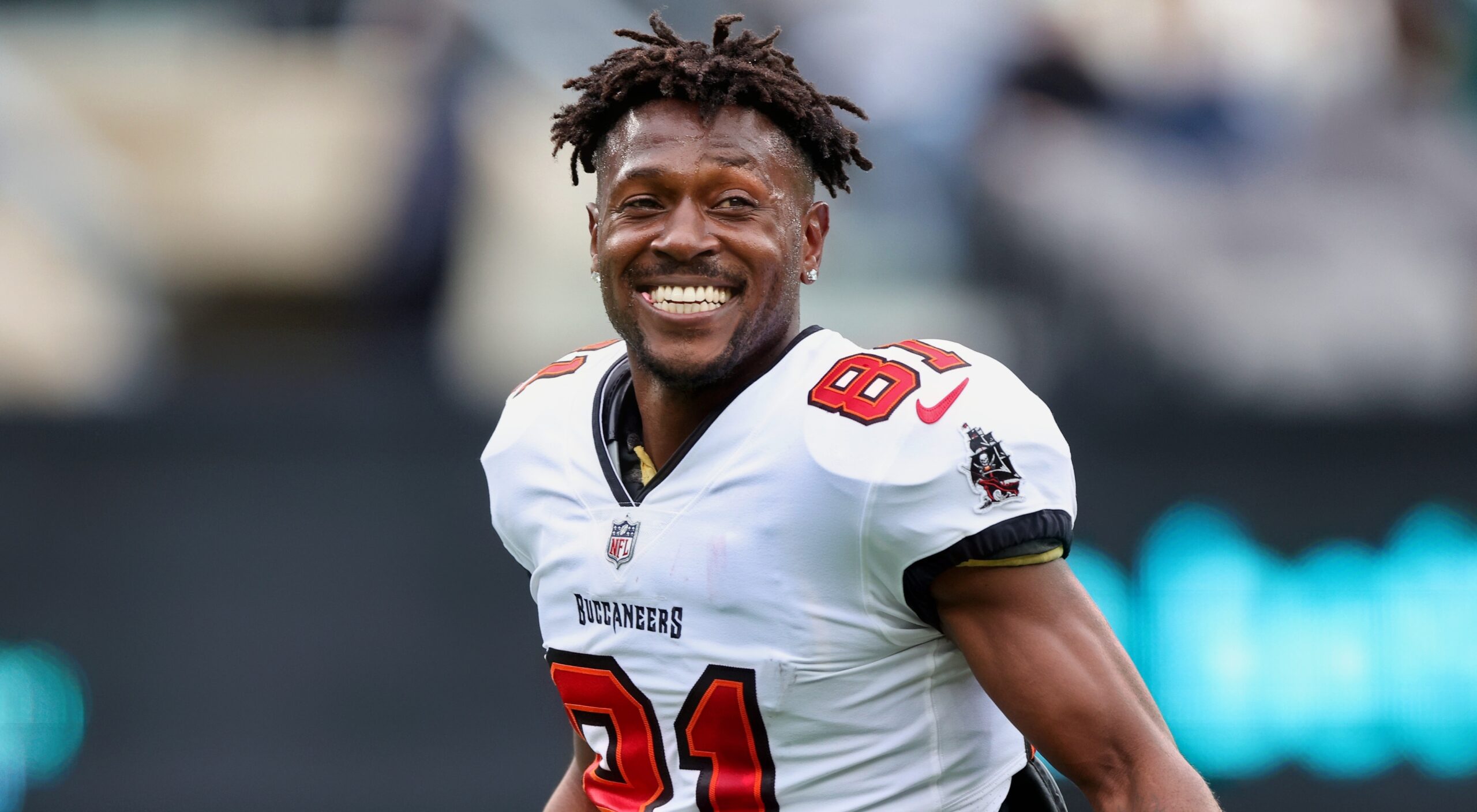 Raiders release Antonio Brown, who signs with Patriots - Los