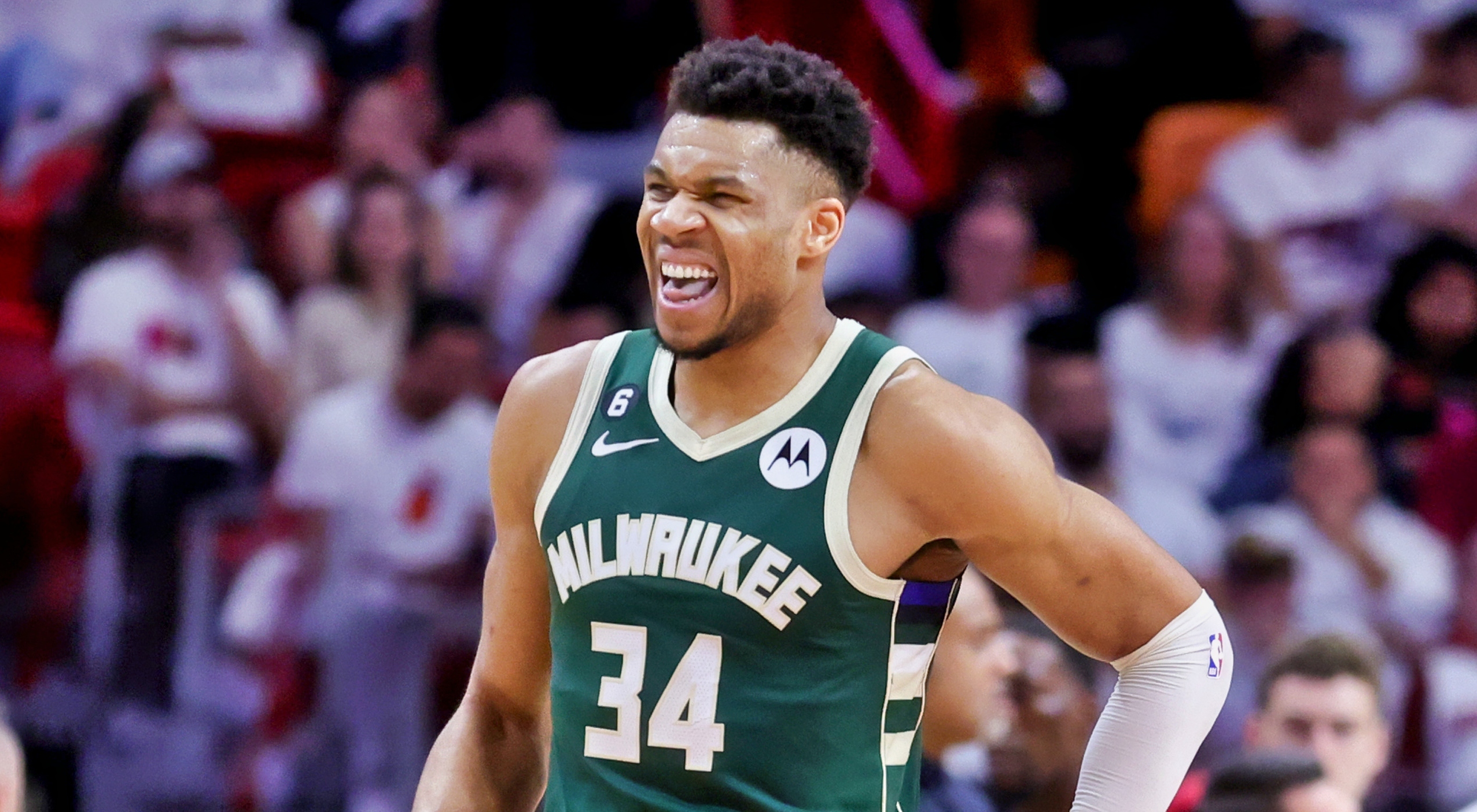 NBA Fans Praying For Giannis Antetokounmpo After Injury Update