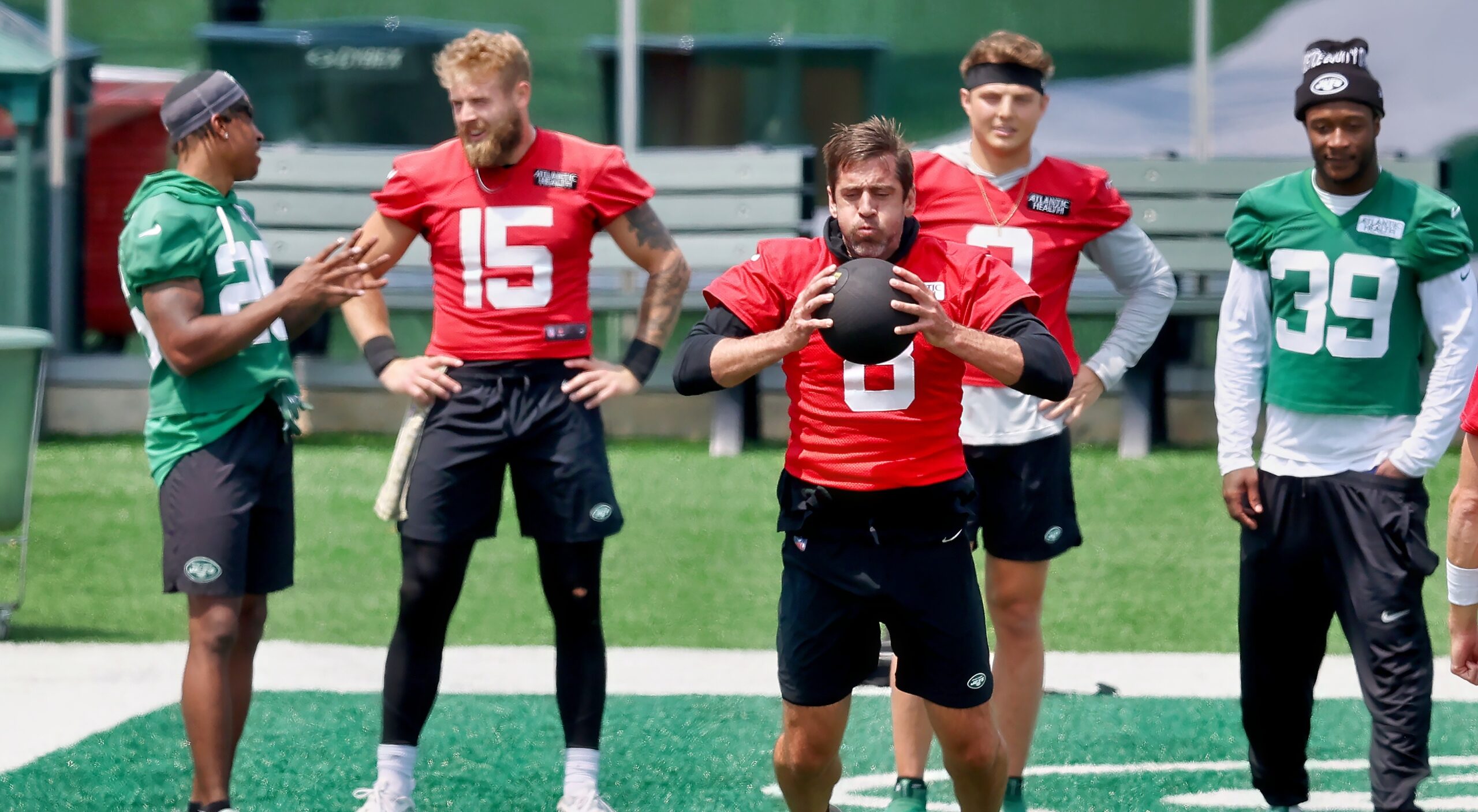 New York Jets quarterback Chris Streveler (15) practices before a