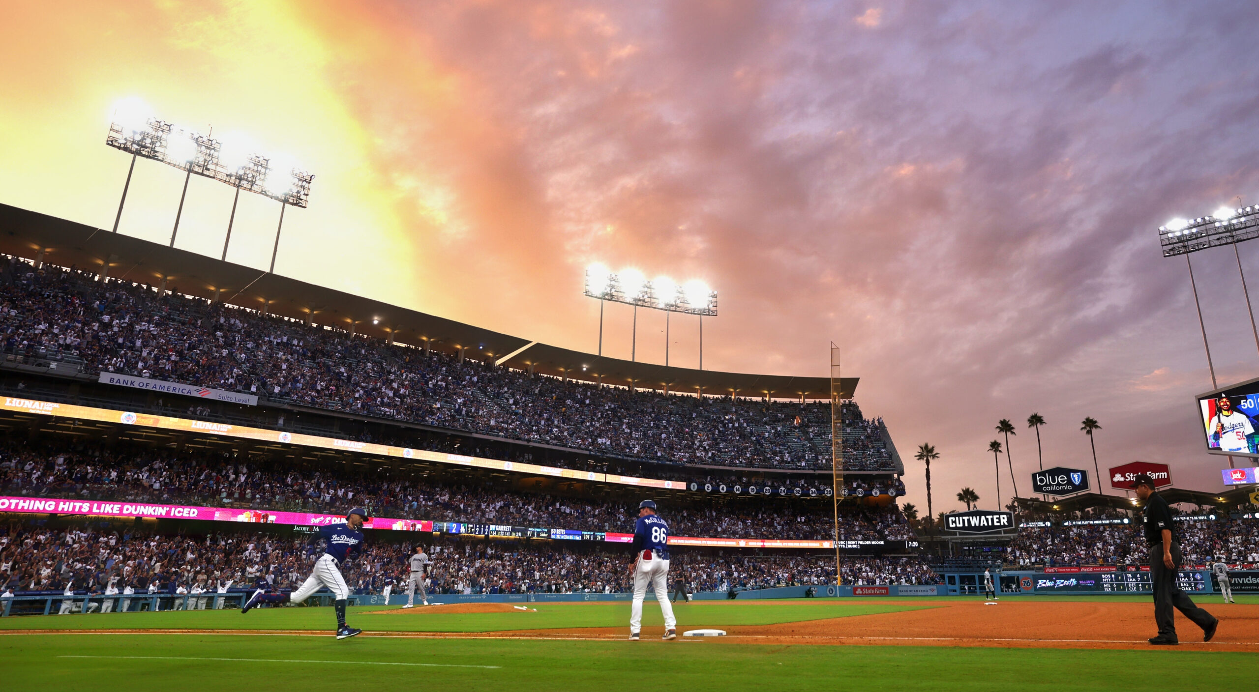 Did Hilary make Dodger Stadium an island surrounded by water