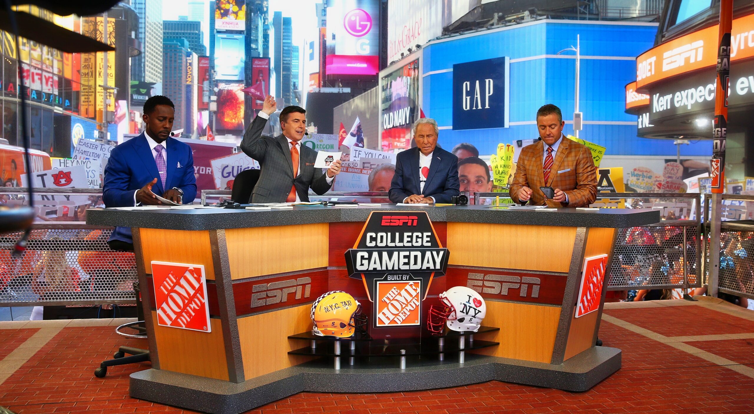 Fans Are Blasting ESPN For 'College GameDay' Decisions Today