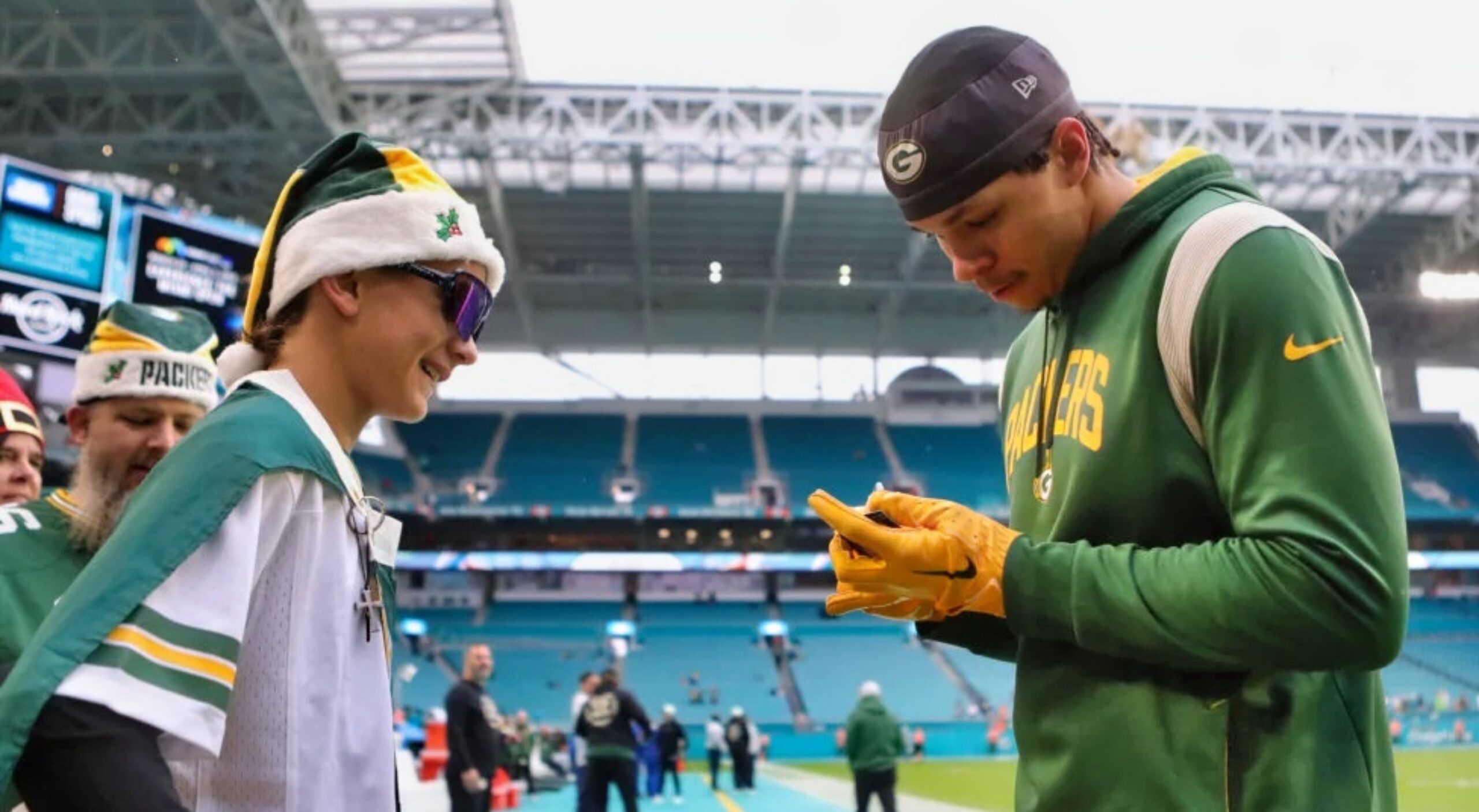 Green Bay fan asks for injunction so he can wear Packers gear on sideline  before Sunday's game