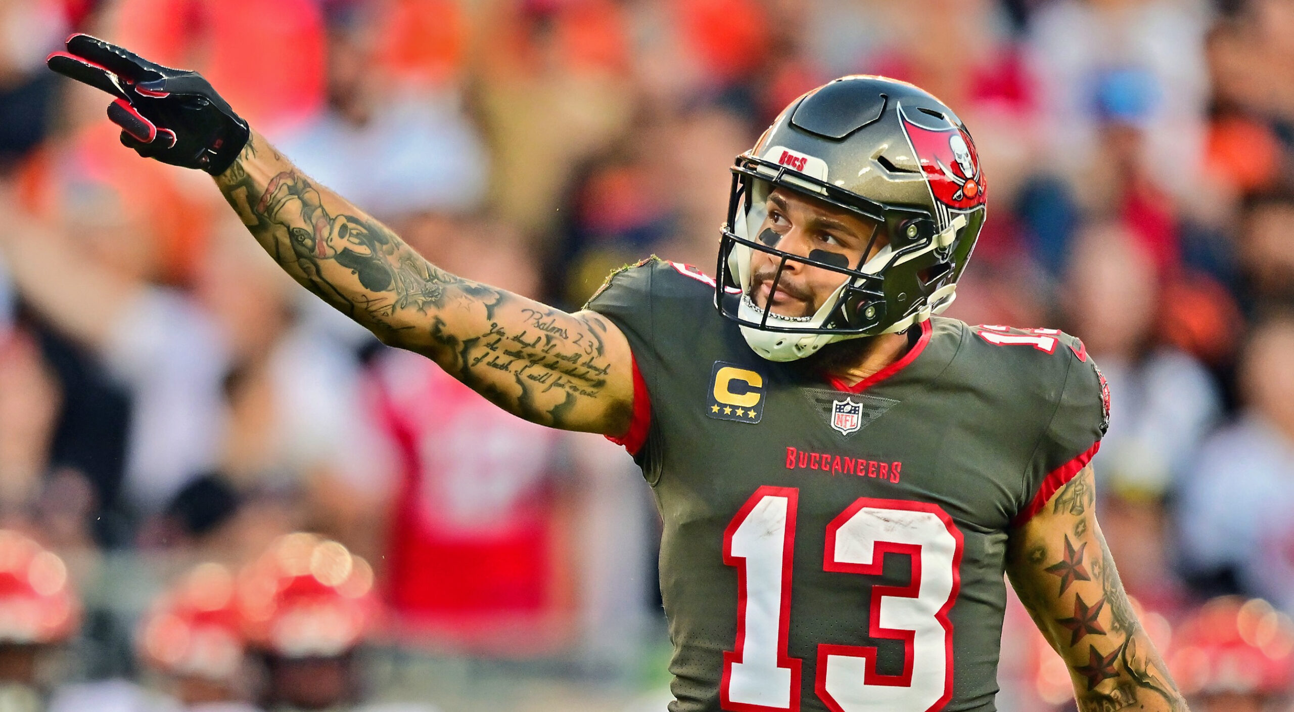 Mike Evans of the Tampa Bay Buccaneers celebrates a first down News  Photo - Getty Images