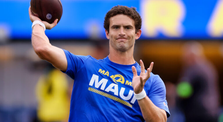 Stetson Bennett throwing a football