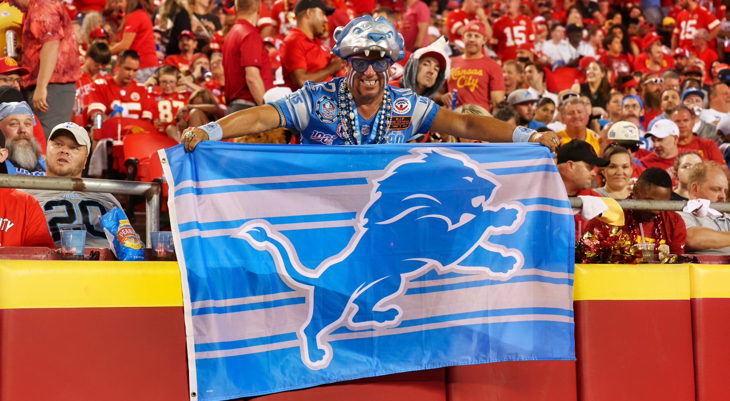 Detroit Lions Veteran Asks Fans To Wear Blue Ski Masks For Home Opener