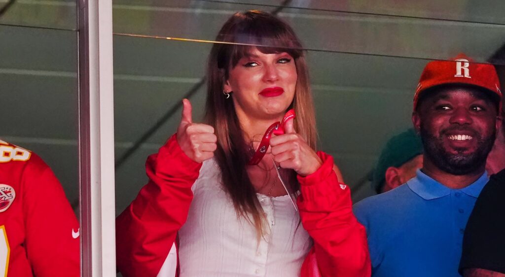 Taylor Swift giving thumbs up