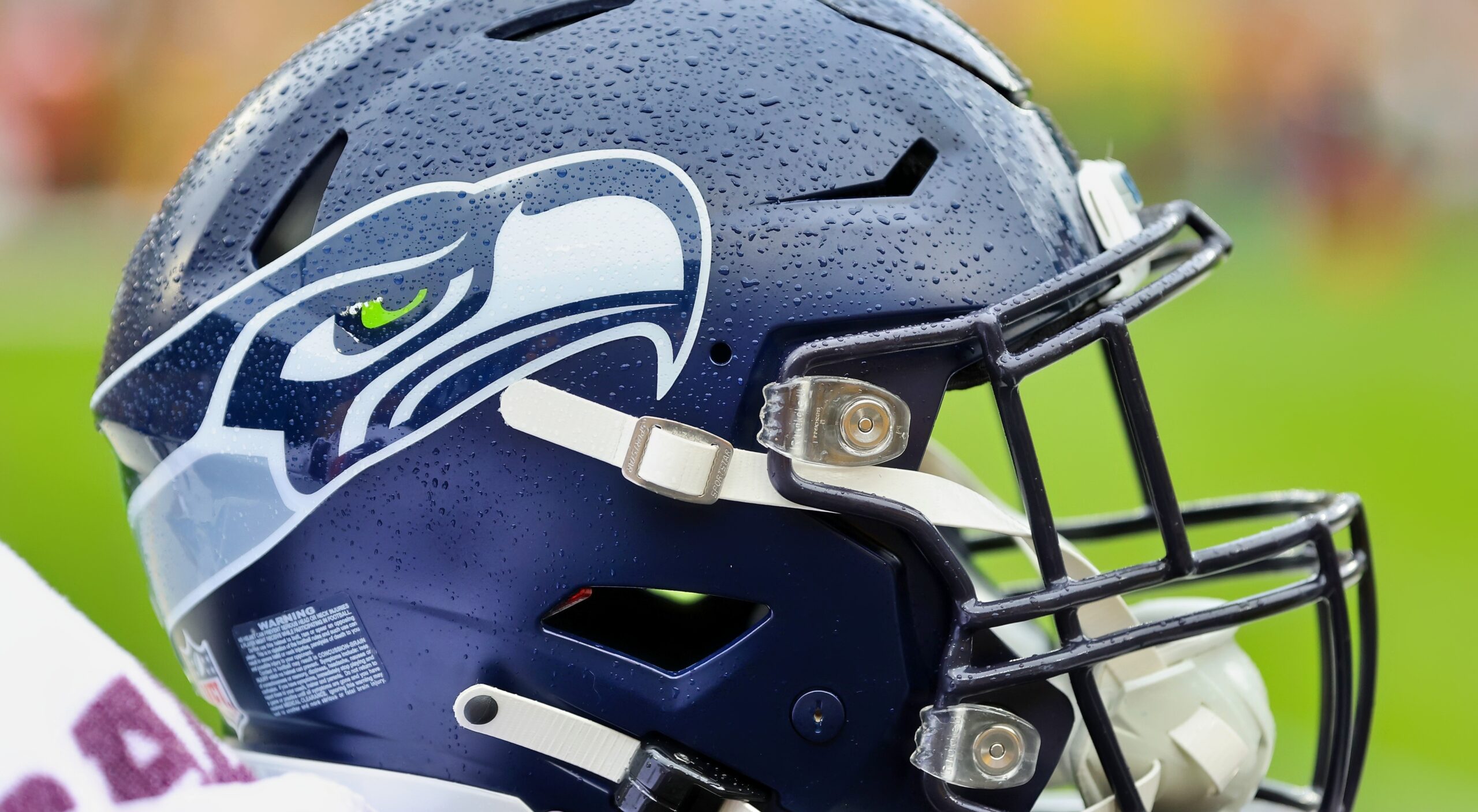 Seahawks to wear all white uniforms on MNF