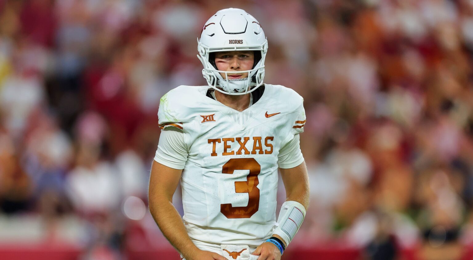 BREAKING: Texas Gets Bad Injury News On Star QB Quinn Ewers