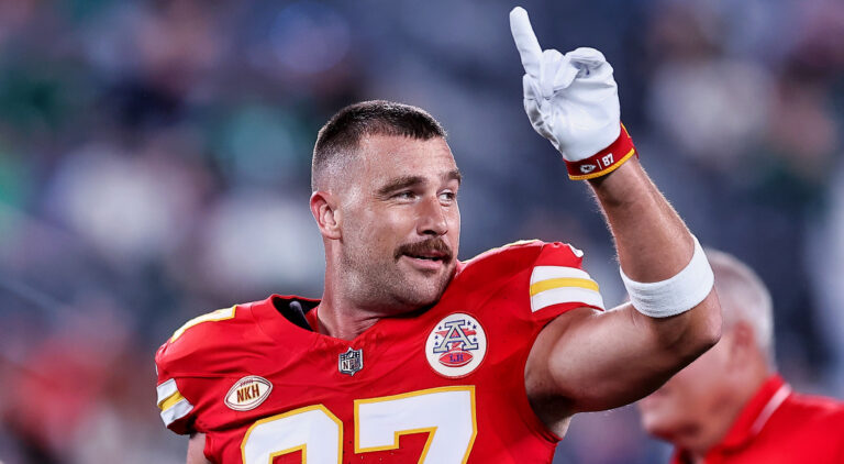 Travis Kelce pointing upward