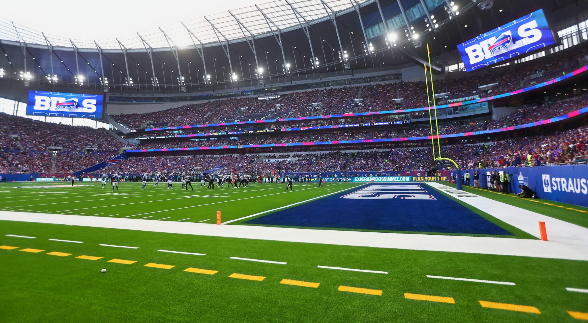 Concerning Video From London Stadium Shows Playing Surface