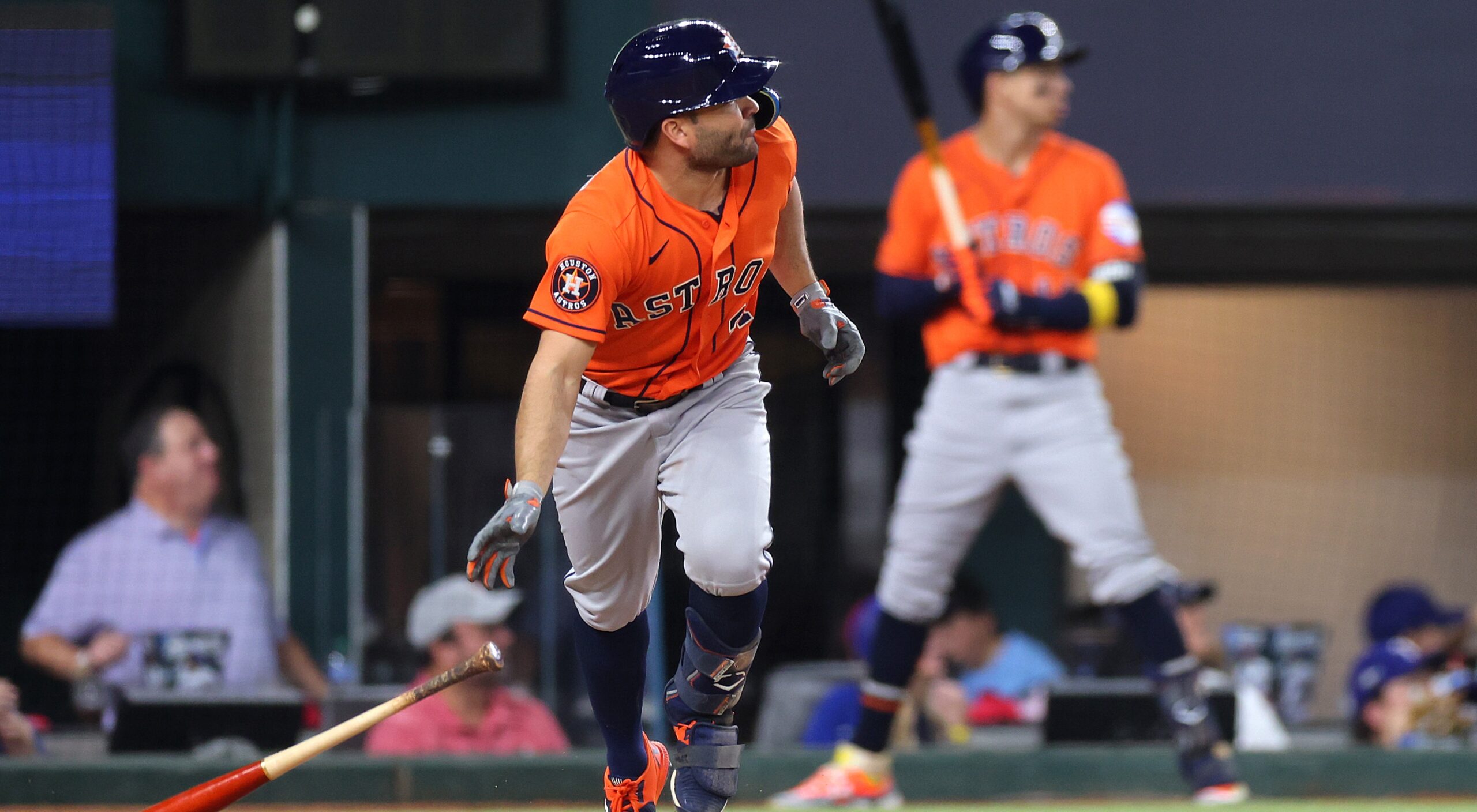 Carlos Correa rips Cody Bellinger, defends Jose Altuve in