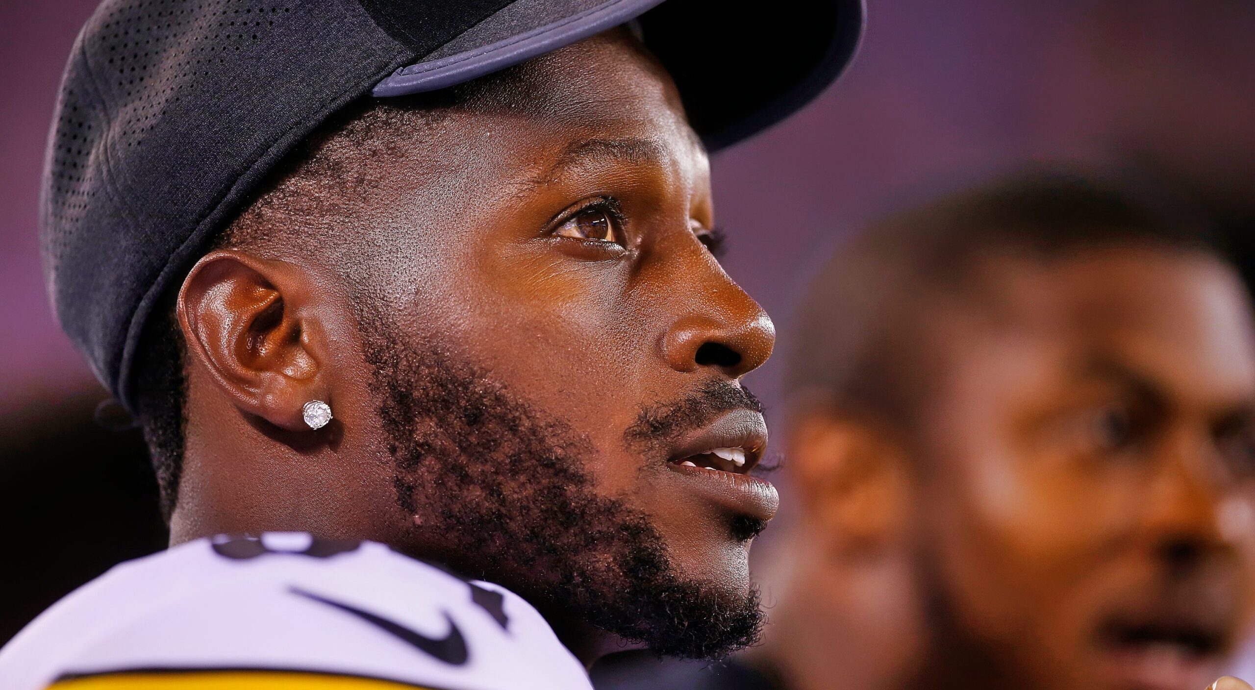 Antonio Brown Posts Fake Gisele Nude Pic Amid Bizarre Tom Brady Beef