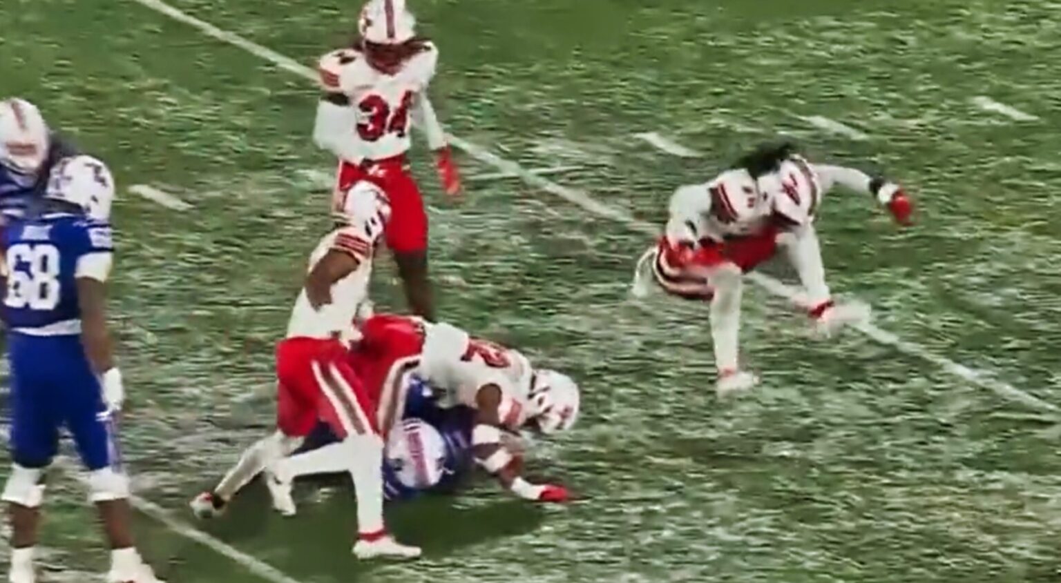 College Football Player Suffers Gruesome Injury Celebrating Tackle