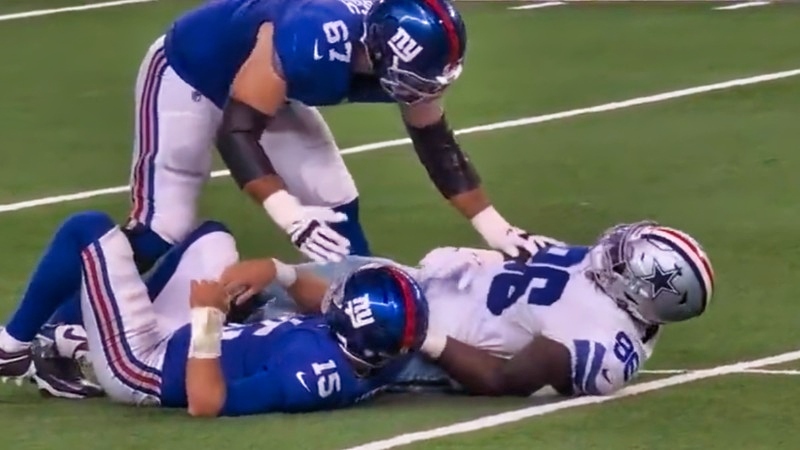 Justin Pugh of New York Giants Justin Pugh talking to Neville Gallimore of Dallas Cowboys.