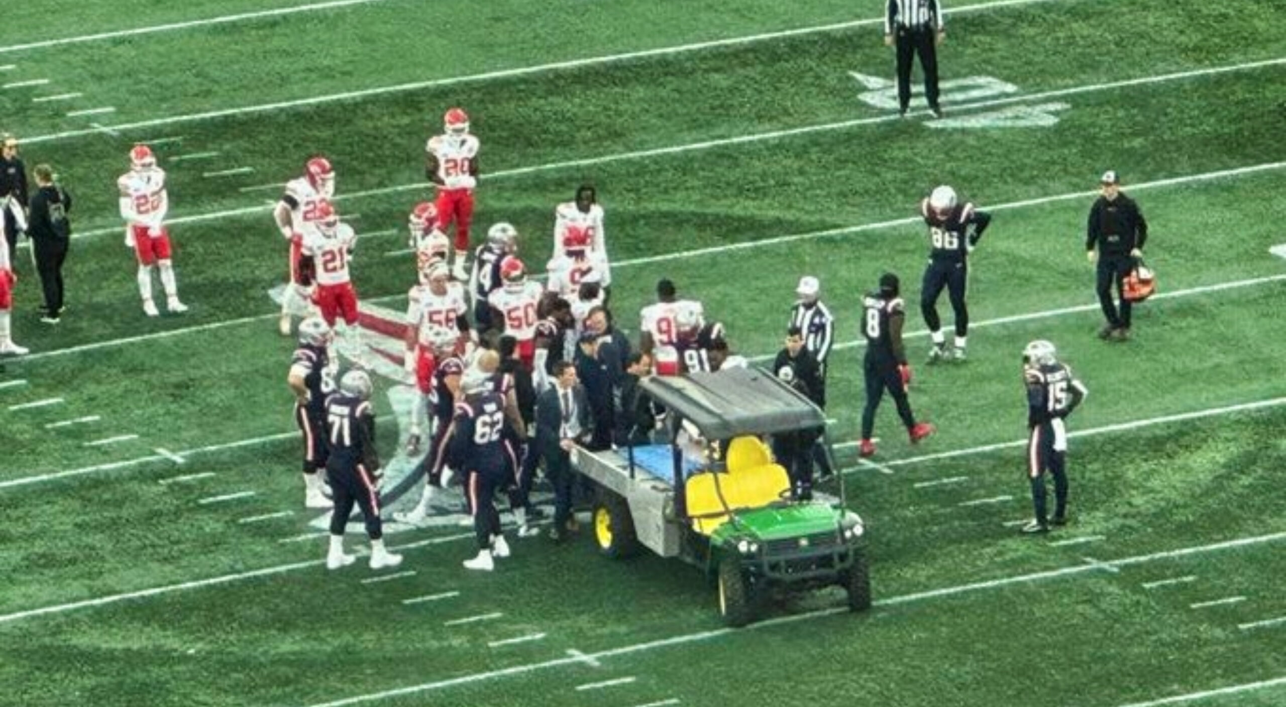 Breaking Patriots Star Carted Off With Serious Injury Vs Chiefs