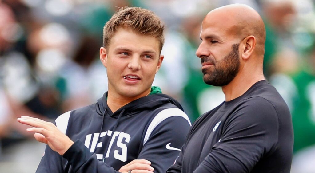 Zach Wilson and Robert Saleh talking.