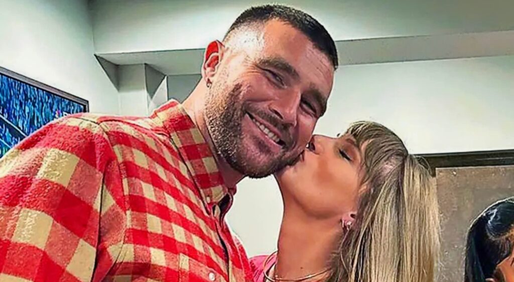 Travis Kelce being kissed by Taylor Swift