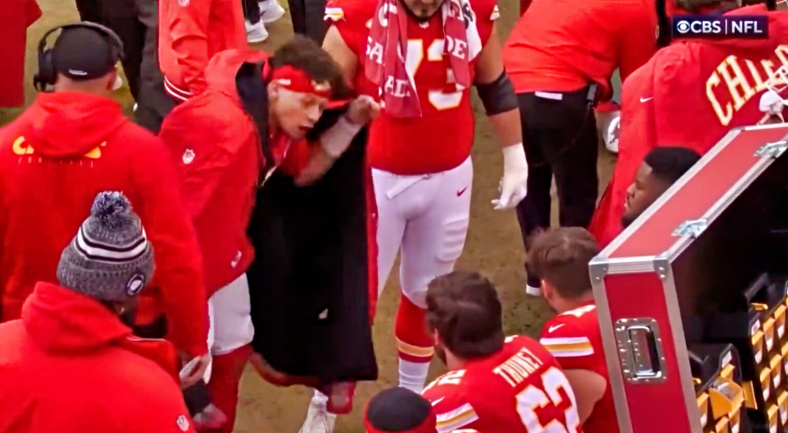 Cameras Caught A Heated Patrick Mahomes Cussing Out His Players On The ...