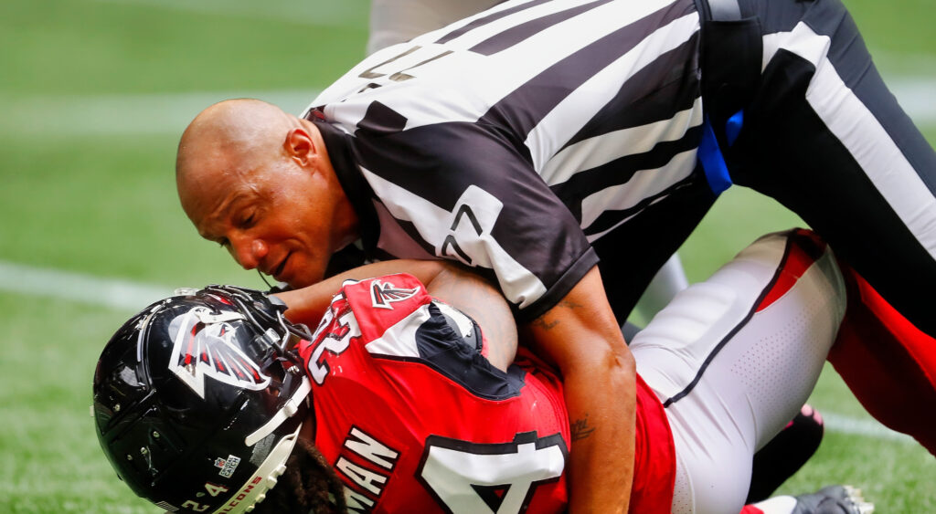 Terry Killens tackling Falcons player