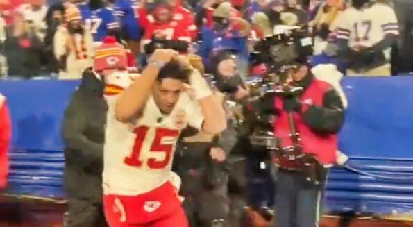 Buffalo Bills Fans Tossed Snow Balls At Patrick Mahomes