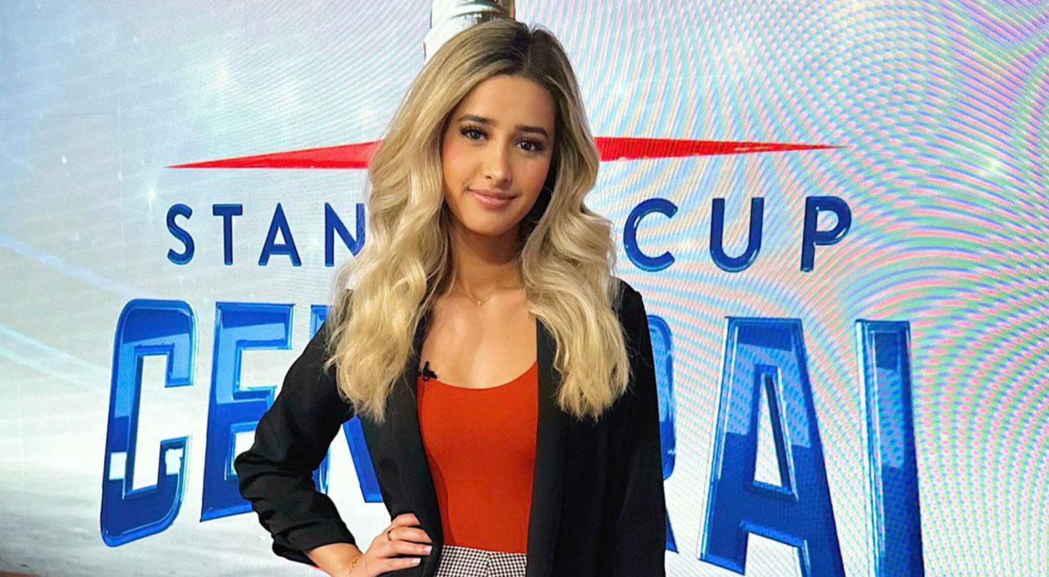 Social Media Falling In Love With Stunning NHL Network Reporter