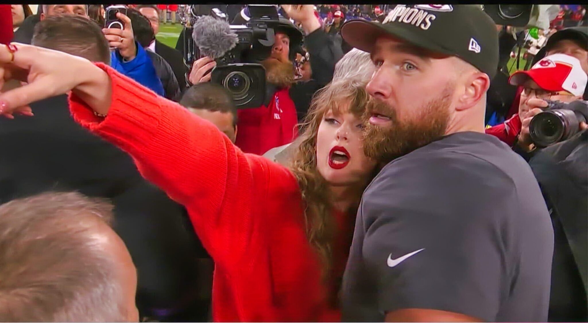 Taylor Swift Travis Kelce Celebrated Super Bowl Berth With Kiss 