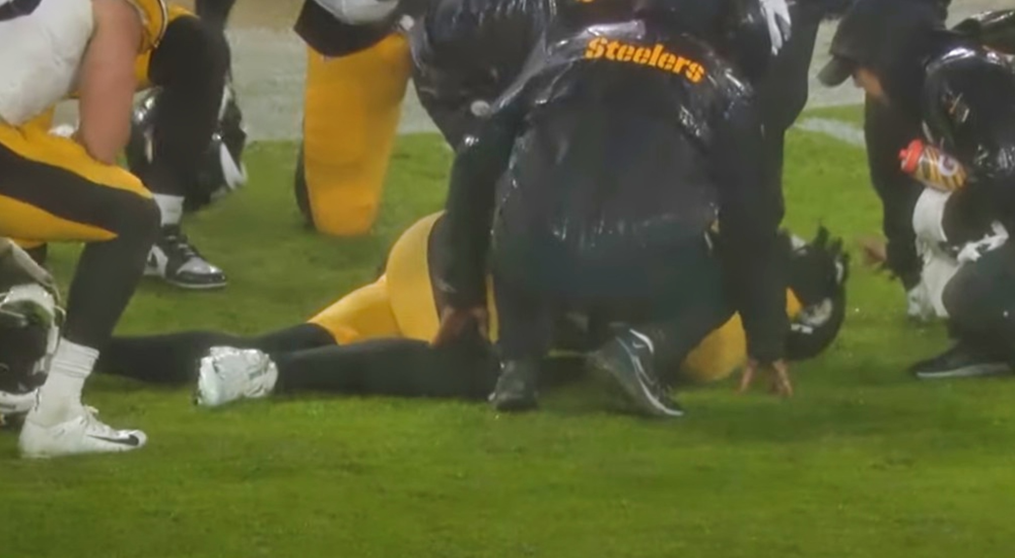 Pittsburgh Steelers LB T.J. Watt Suffers Knee Injury