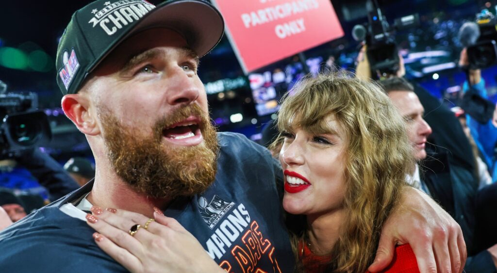 Travis Kelce and taylor Swift hugging