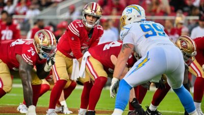 49ers and chargers players at line of scrimmage