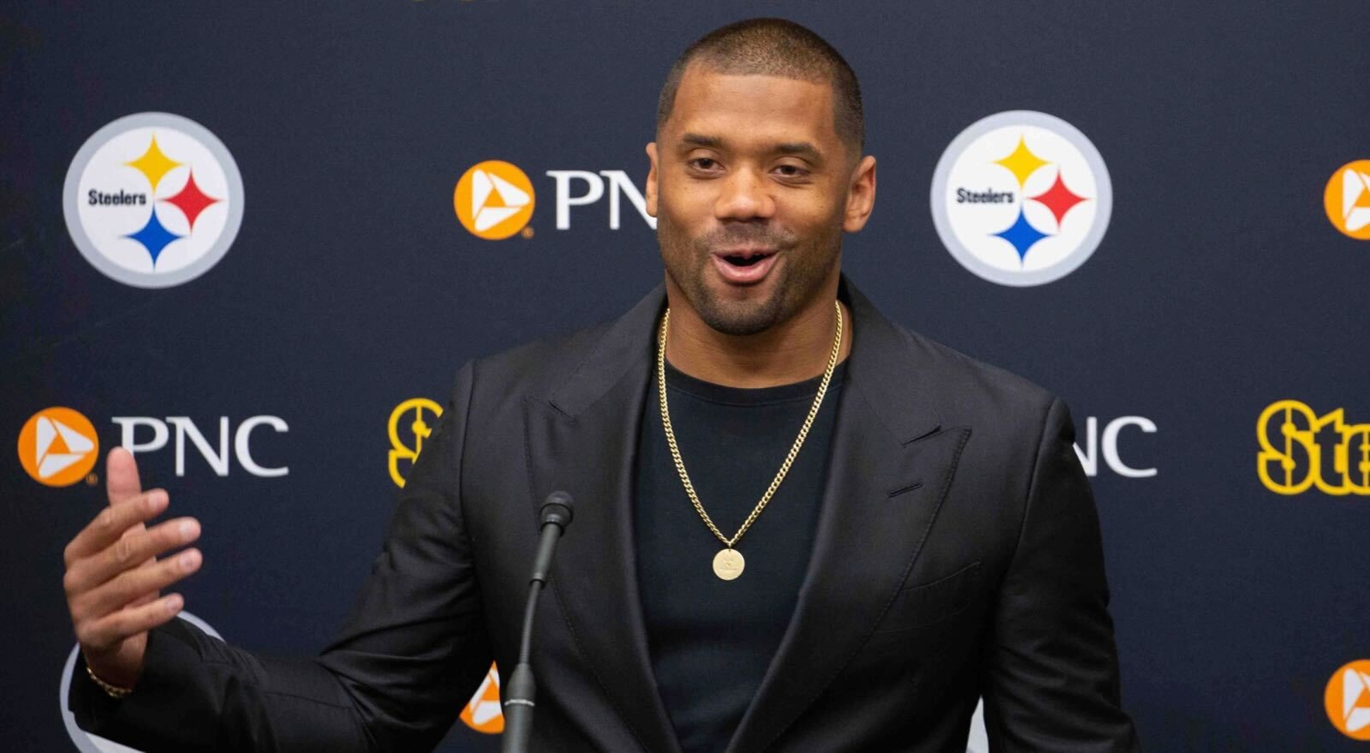 BREAKING: Steelers Sign Big-Time Offensive Weapon For New QB Russell Wilson