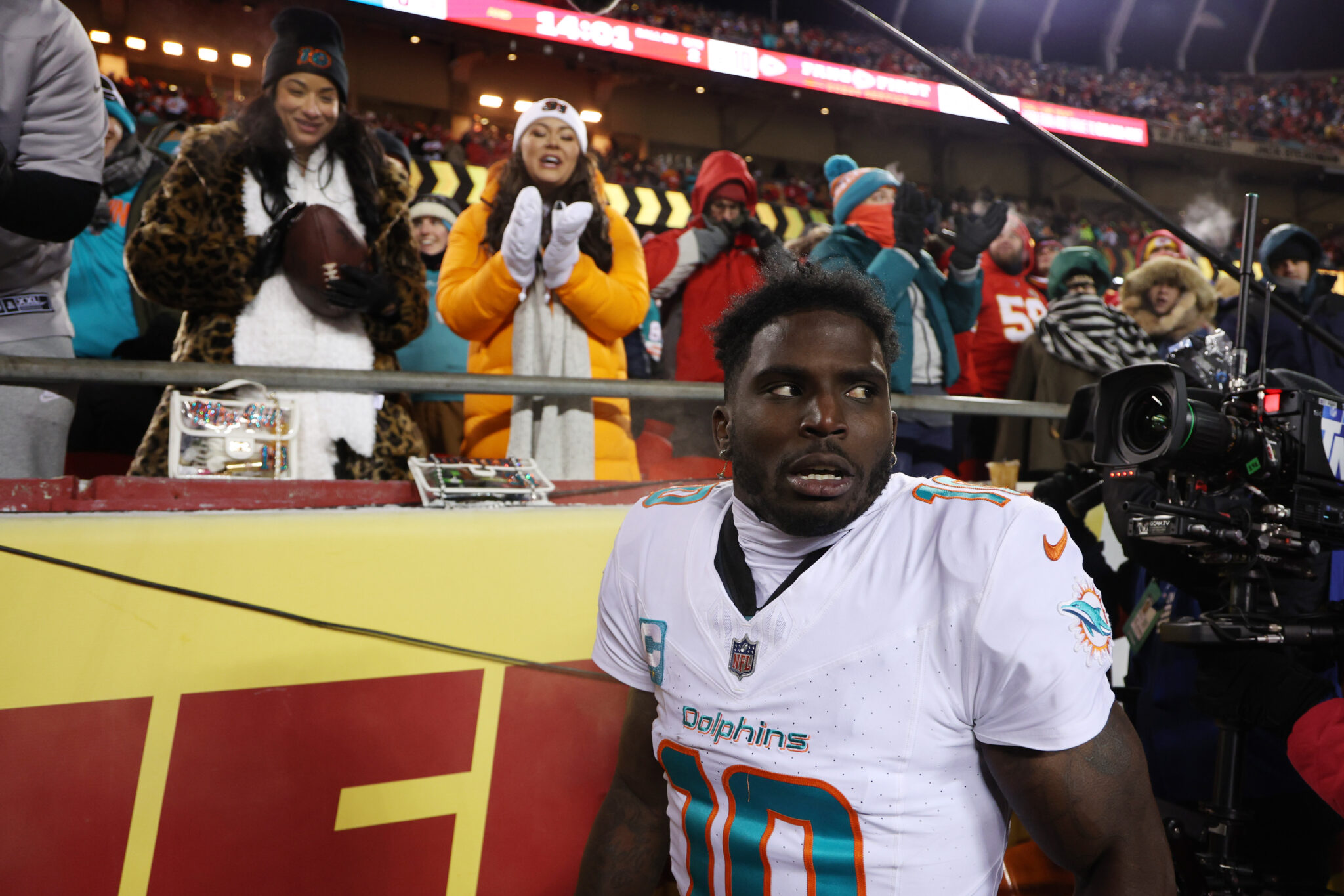 VIDEO: Tyreek Hill Reveals Dolphins HC Mike McDaniel Brutally Called ...