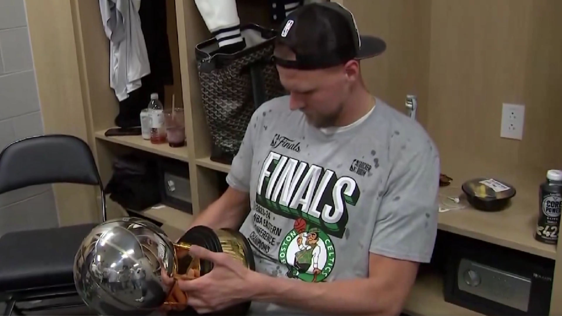 VIDEO: Injured Celtics Star Kristaps Porzingis Had The Perfect Reaction ...