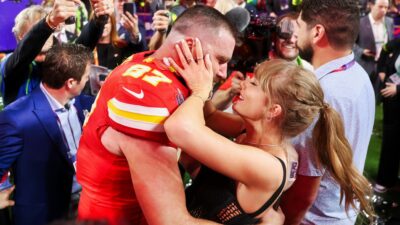 Travis Kelce and Taylor Swift hugging and kissing