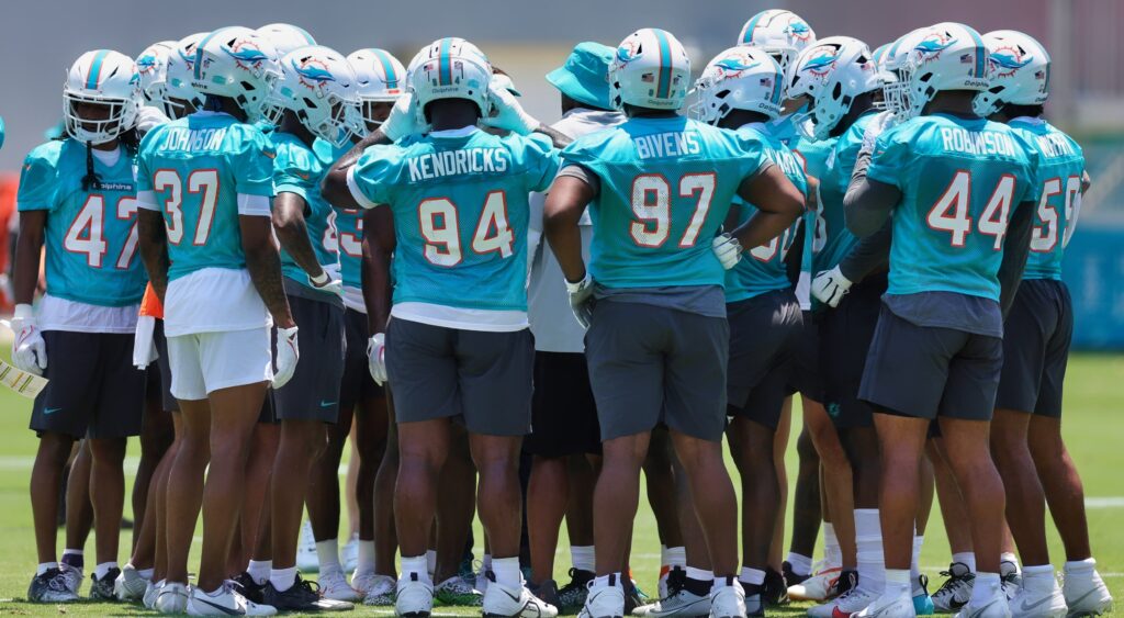 Miami Dolphins players huddle up at minicamp.