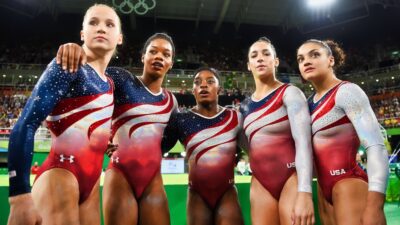 Madison Kocian, Gabrielle Douglas, Simone Biles, Alexandra Raisman and Lauren Hernandez posing