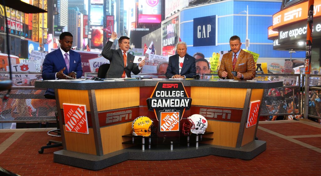 Lee Corso, Kirk Herbstreit, Chris Fowler on College Gameday set