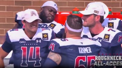 Houston Roughnecks players on sidelines