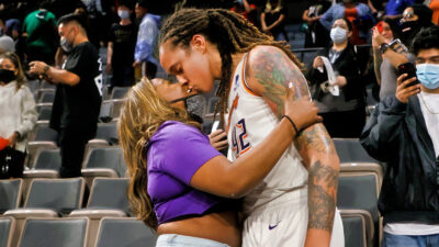 Brittney and Cherelle Griner kissing