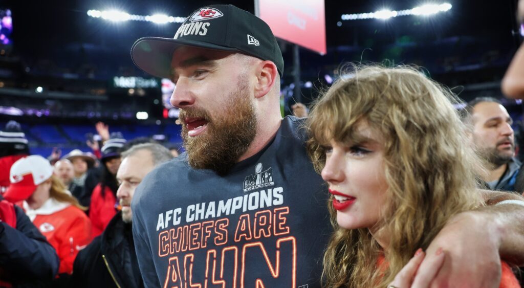 Travis Kelce and Taylor Swift celebrating after game.