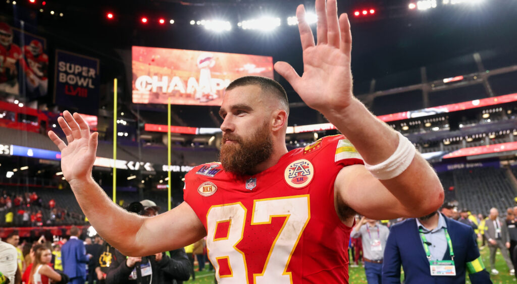 Travis Kelce raising his hands