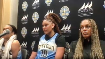 Teresa Weatherspoon at podium with Chicago Sky players
