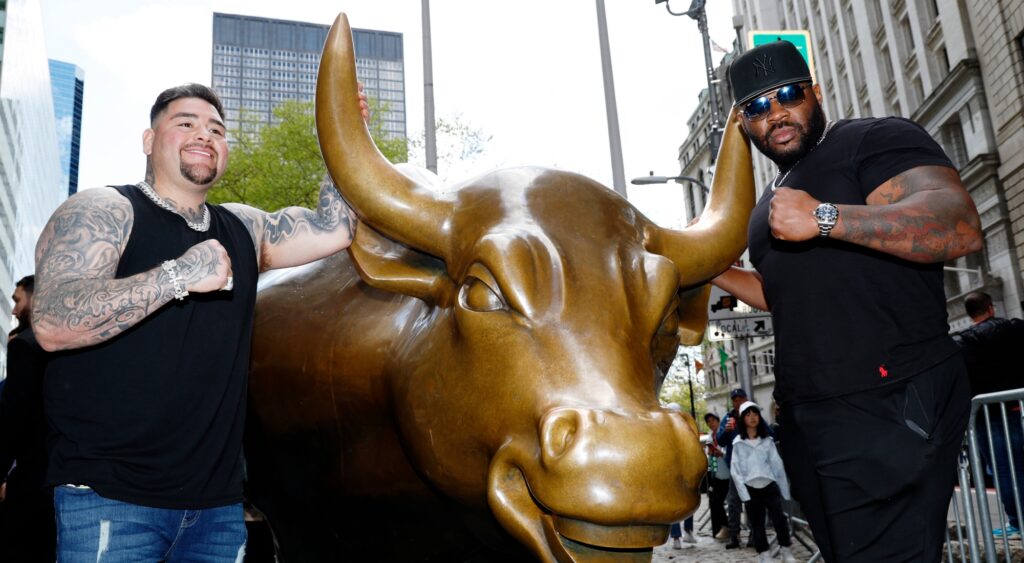  Andy Ruiz Jr. and Jarrell Miller pose for a photo