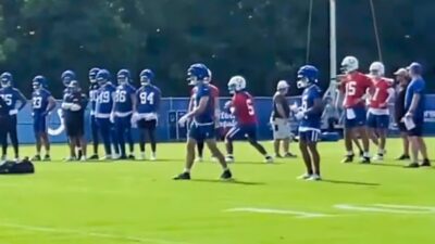 Anthony Richardson and Colts players on field