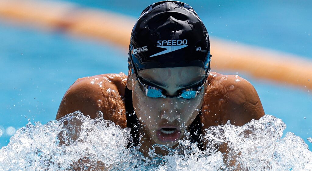 Ana Carolina Vieira competing in a Brazilian swimming competition