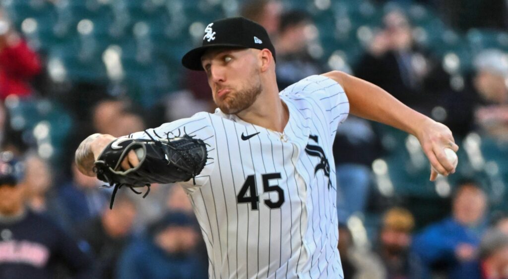 Garrett Crochet of Chicago White Sox throwing a pitch.