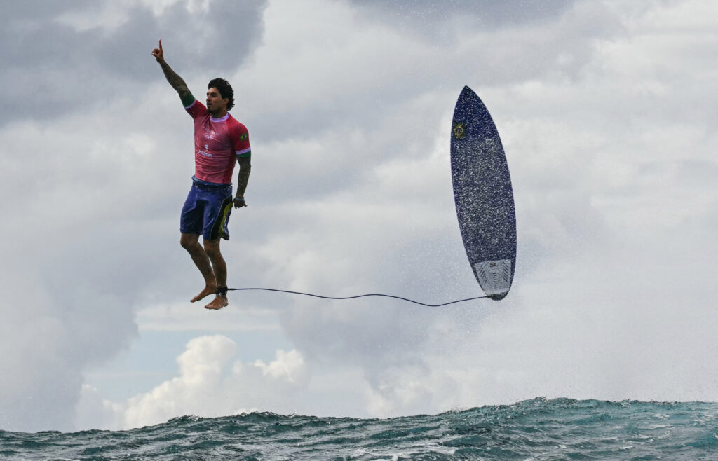 Gabriel Medina over water