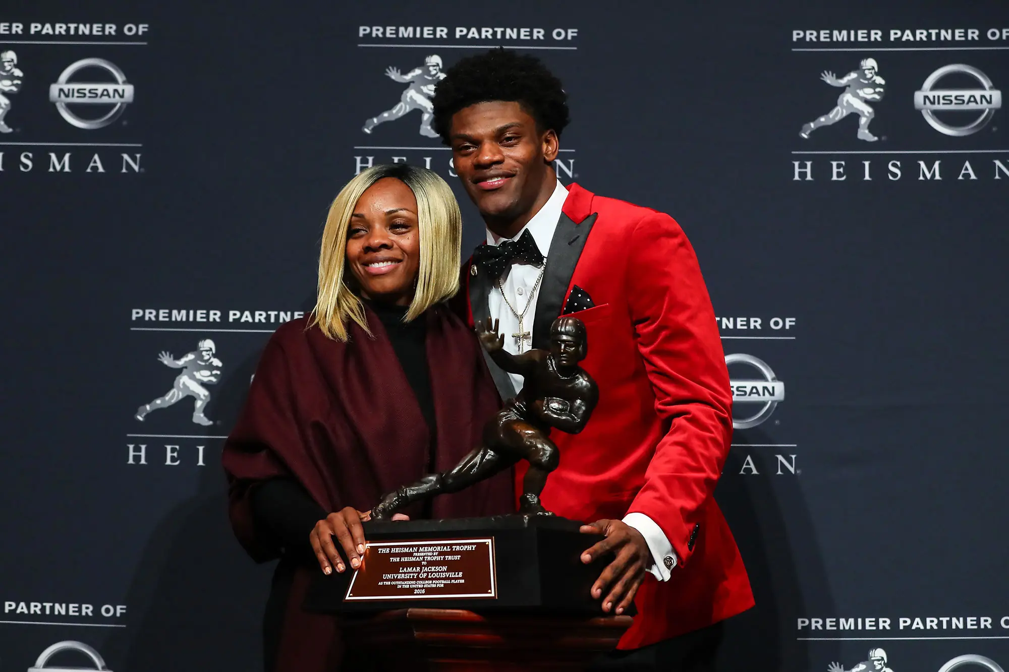 Lamar Jackson and his mother Felicia Jones at the 2016 Heisman Trophy Award ceremony.