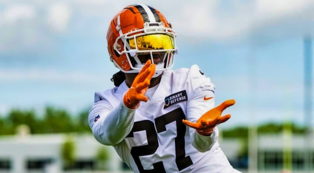 D'Onta Foreman about to make a catch