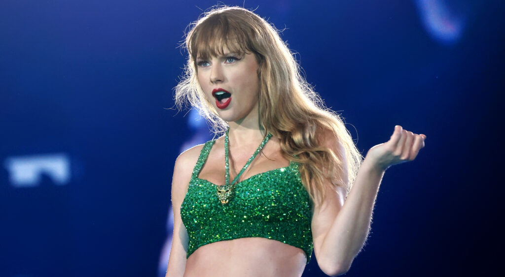 Taylor Swift in green top