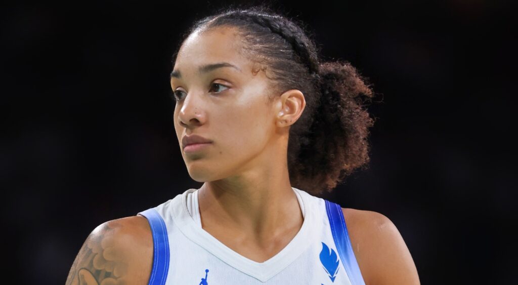 Gabby Williams in France uniform